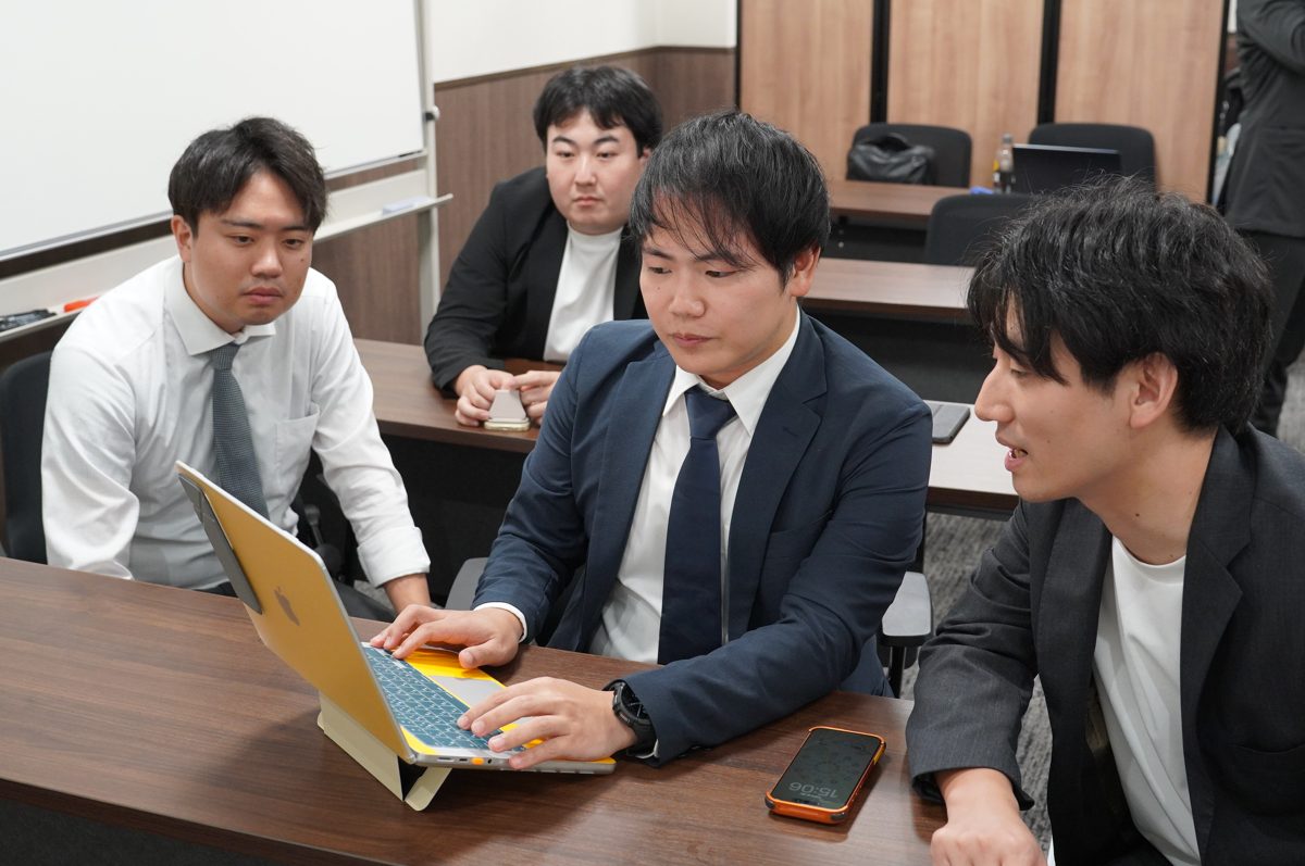 実機を使った実践的な研修の様子
